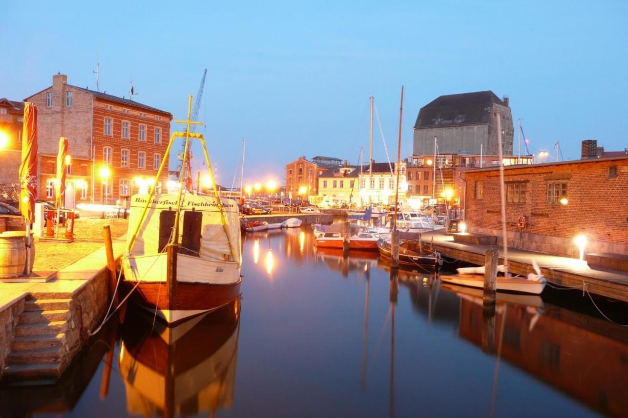 Pension Altstadt Moench In Top Lage Preis Inclusive 5 Prozent Bettensteuer Und Fruehstueck Stralsund Extérieur photo